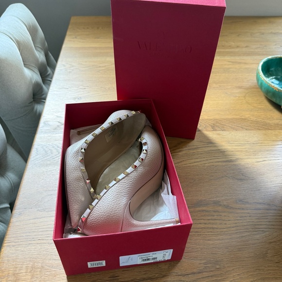 Valentino Nude Pink Rockstud Pump Heels - Picture 14 of 14